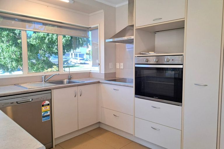 Photo of property in 9 Harbour Lights Close, West Harbour, Auckland, 0618