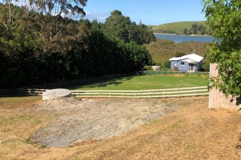 Photo of property in 4 Heaths Way, Pahi, Paparoa, 0571