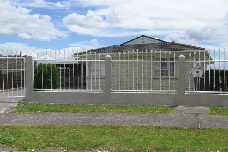 Photo of property in 13 Bendale Place, Papatoetoe, Auckland, 2025