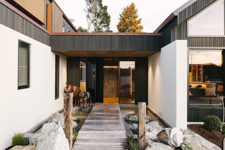 Photo of property in 69 Kanuka Drive, Hokowhitu, Palmerston North, 4410