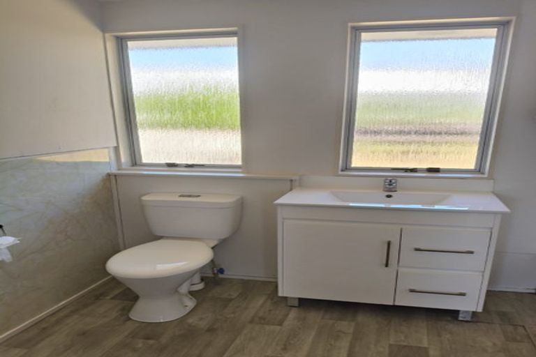 Photo of property in 2/30 Kennington Drive, Clendon Park, Auckland, 2103