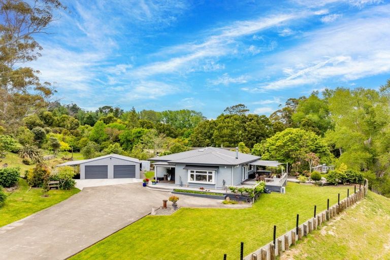 Photo of property in 137 Tauroa Road, Havelock North, 4130