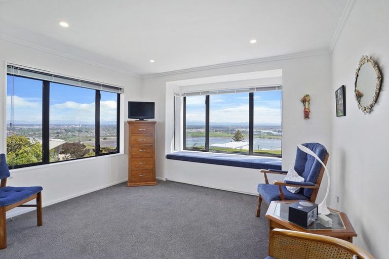 Photo of property in 11 Hilltop Lane, Mount Pleasant, Christchurch, 8081