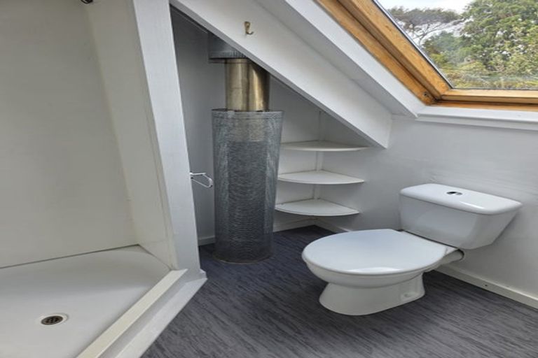 Photo of property in 48 Turanga Road, Henderson Valley, Auckland, 0612