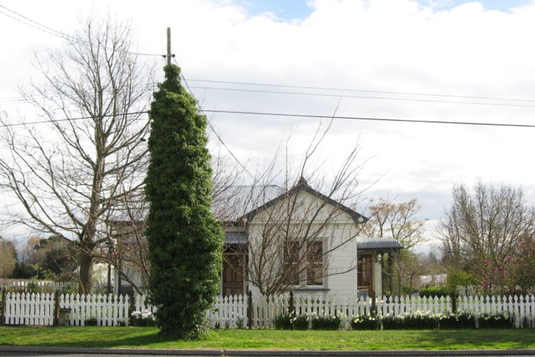 Photo of property in Plum Cottage, 113 Brookvale Road, Havelock North, 4130