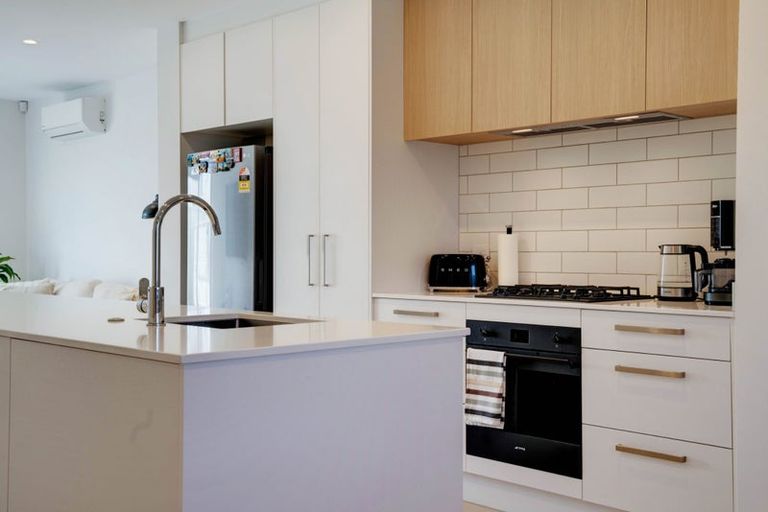 Photo of property in 6 George Cole Lane, Takanini, 2112