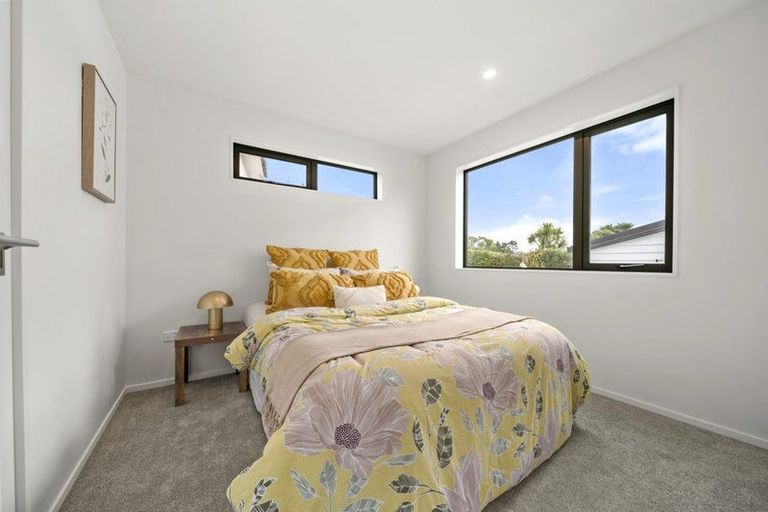 Photo of property in 5/1088 Beach Road, Torbay, Auckland, 0630