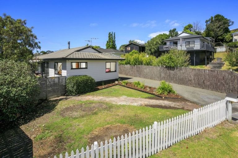 Photo of property in 4 Sevilla Place, Unsworth Heights, Auckland, 0632