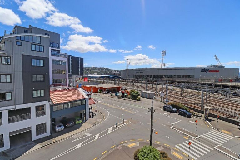 Photo of property in Stadium Garden Flats, 209/107 Thorndon Quay, Pipitea, Wellington, 6011