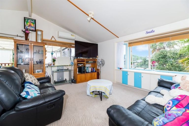 Photo of property in 80k Tirimoana Road, Te Atatu South, Auckland, 0602