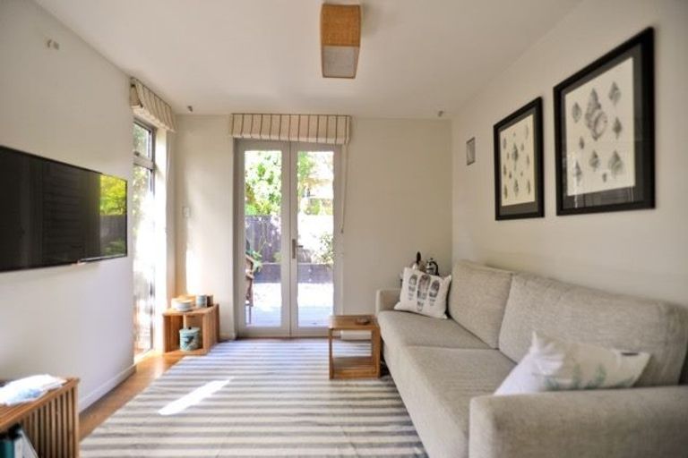 Photo of property in 33 Hastings Parade, Devonport, Auckland, 0624