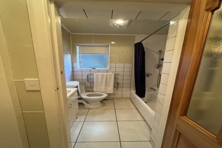 Photo of property in 13a Romney Square, Tawa, Wellington, 5028