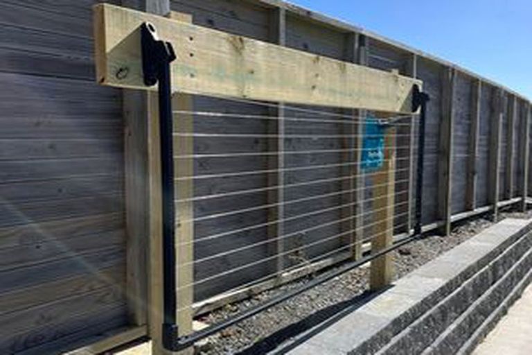 Photo of property in 115a Queen Charlotte Drive, Aotea, Porirua, 5024