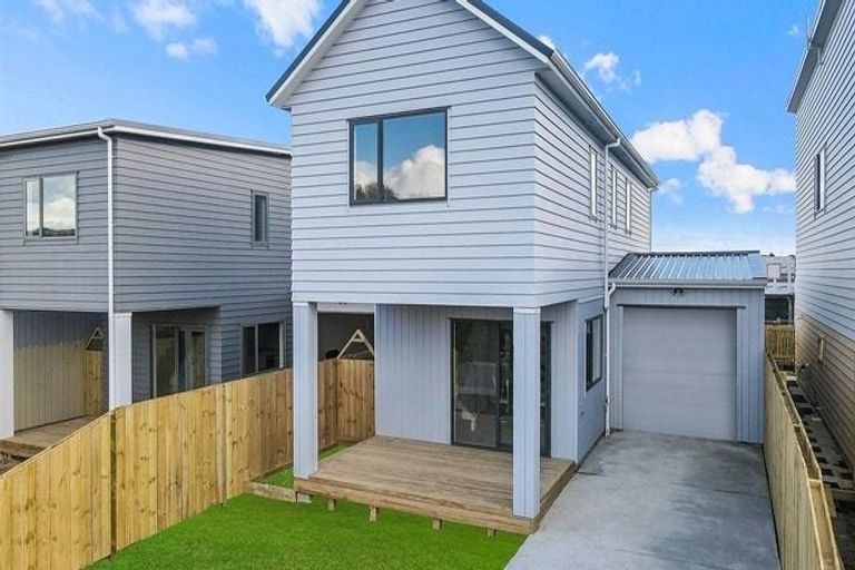 Photo of property in 9 Farranfore Road, Opaheke, Papakura, 2113