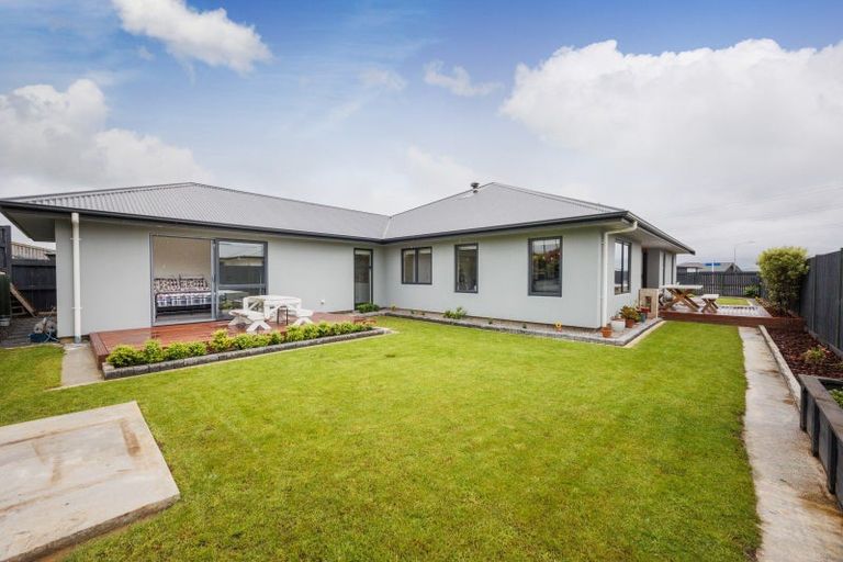 Photo of property in 30 Atlantic Drive, Fitzherbert, Palmerston North, 4410