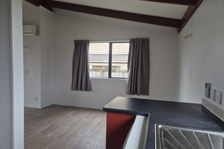 Photo of property in 1/26 Compass Place, Te Atatu Peninsula, Auckland, 0610