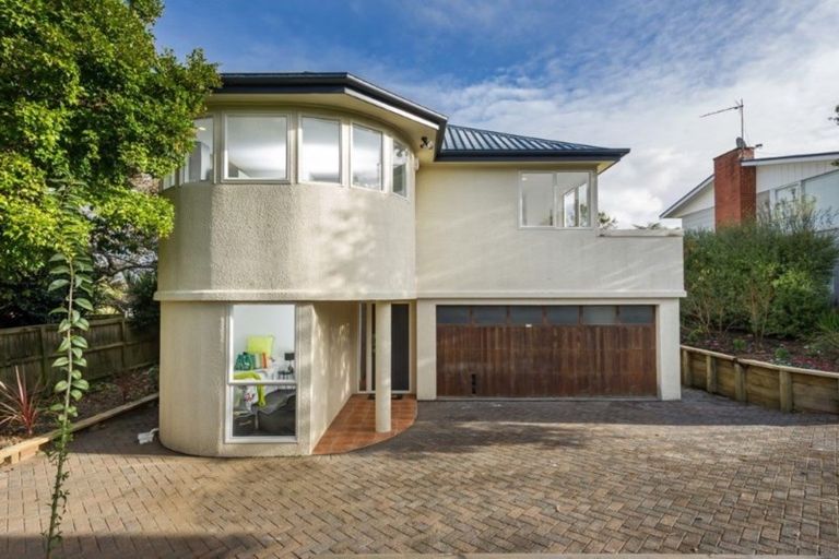 Photo of property in 2/42 Holland Road, Hillcrest, Auckland, 0627