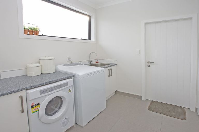 Photo of property in 58 Rodeo Drive, Kelvin Grove, Palmerston North, 4414