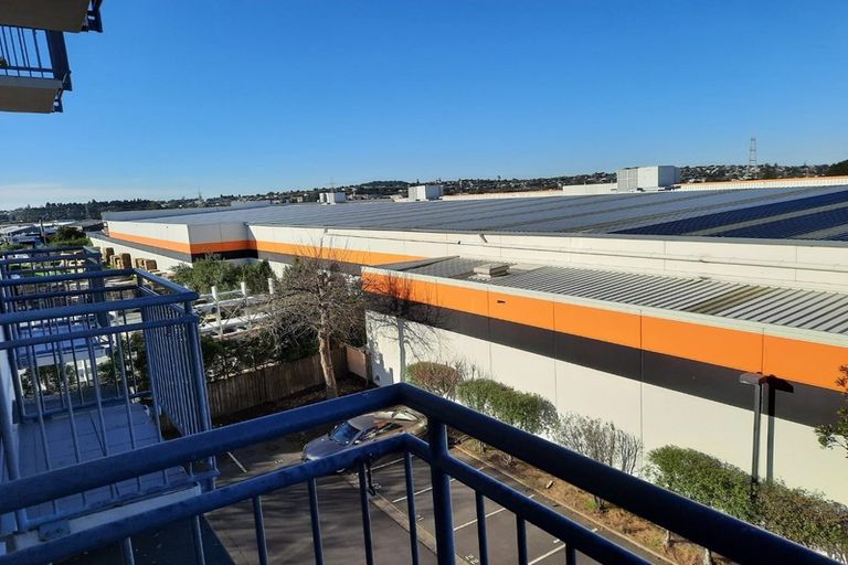 Photo of property in 3r/10 Crown Lynn Place, New Lynn, Auckland, 0600