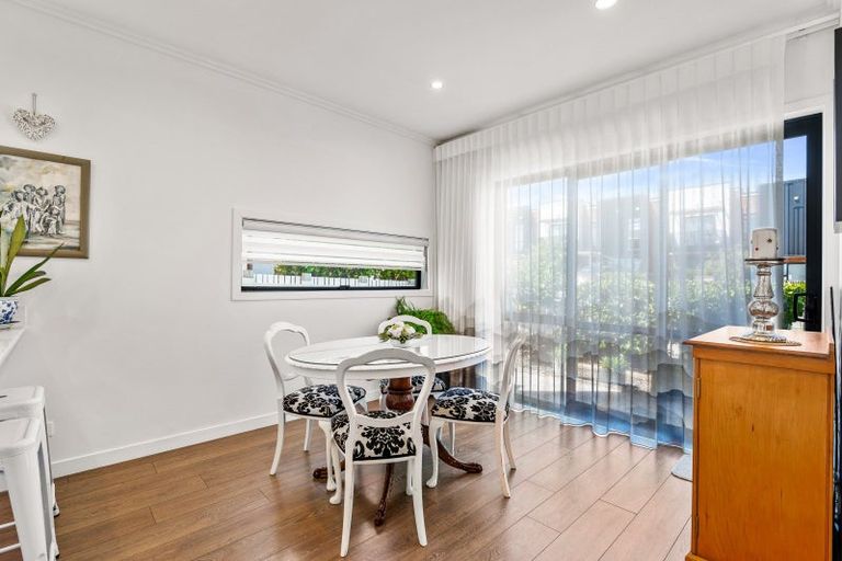 Photo of property in 18 Saltmarsh Road, Hobsonville, Auckland, 0616