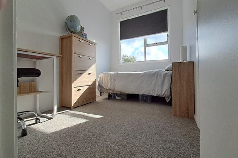 Photo of property in 15 Mile Place, Henderson, Auckland, 0612