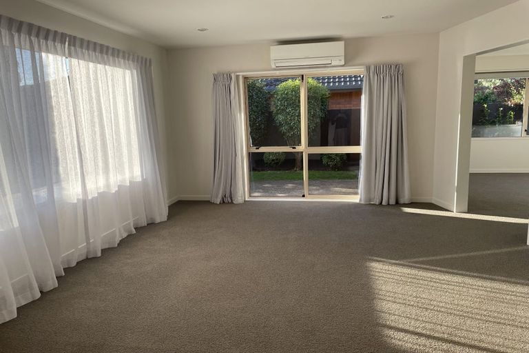 Photo of property in 2/28 Tintern Avenue, Avonhead, Christchurch, 8042