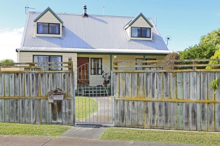 Property details for 18 Duckworth Crescent, Greenmeadows, Napier, 4112