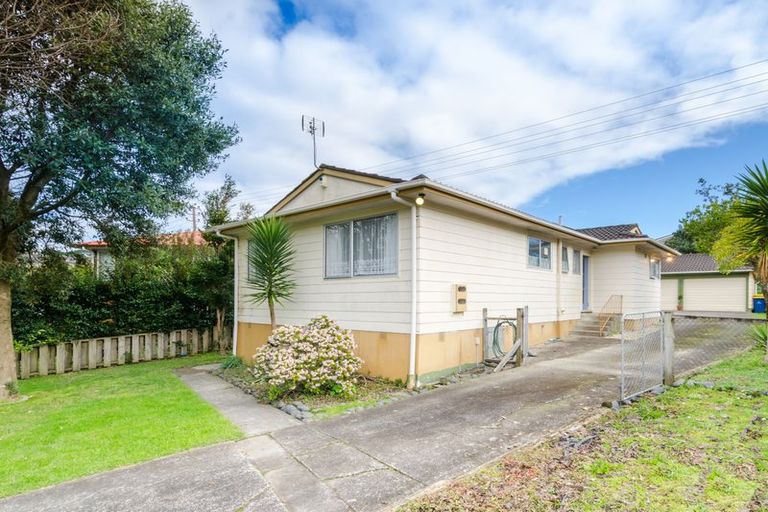 Photo of property in 1 Cushla Place, Massey, Auckland, 0614