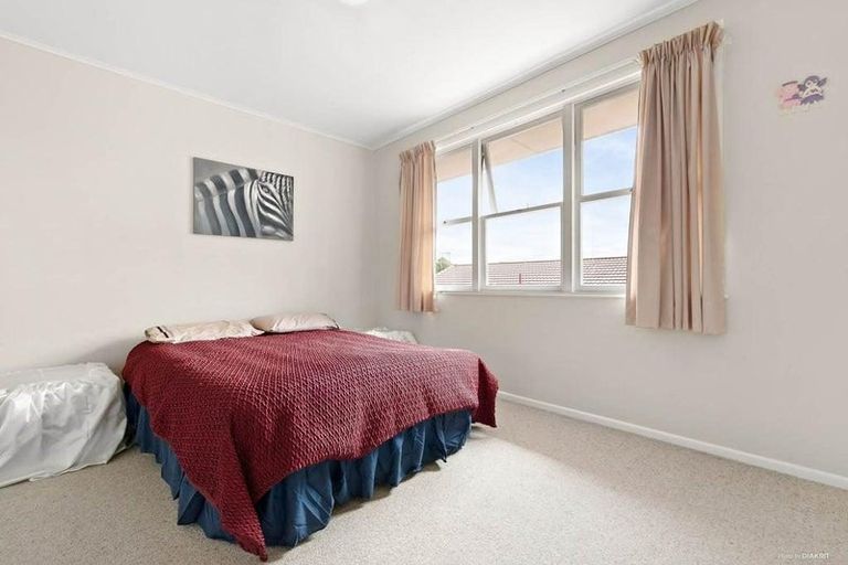 Photo of property in 18 Renwick Street, Papakura, 2110