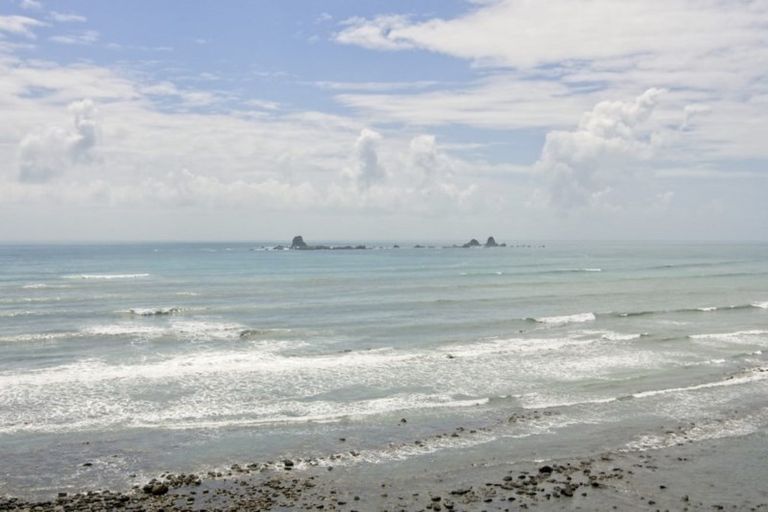 Photo of property in 20 Clifftop Lane, Cape Foulwind, 7892