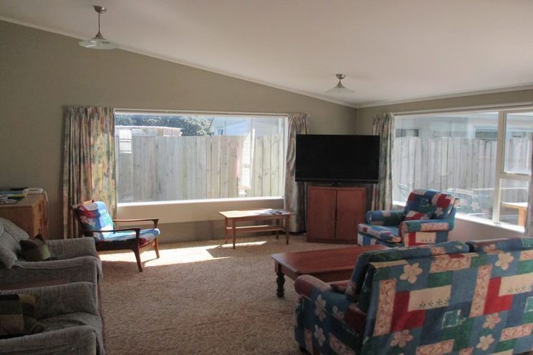 Photo of property in 1 Frances Street, Waikanae Beach, Waikanae, 5036