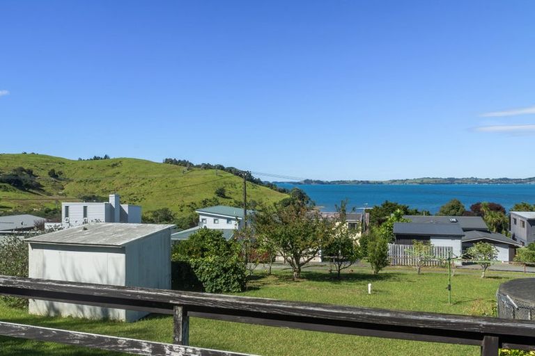 Photo of property in 10 Kookaburra Drive, Tawharanui Peninsula, Matakana, 0986
