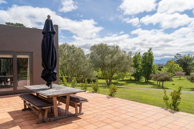 Photo of property in 114 Hinakura Road, Martinborough, Carterton, 5784