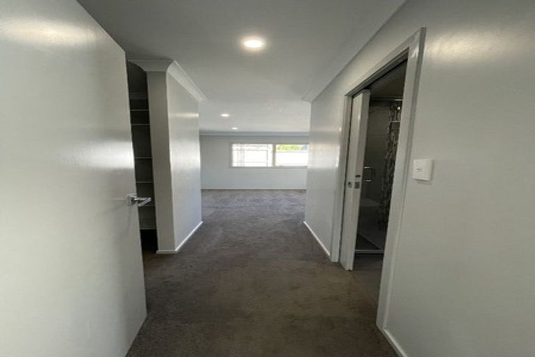Photo of property in 35 Riverglade Parkway, Te Atatu South, Auckland, 0610