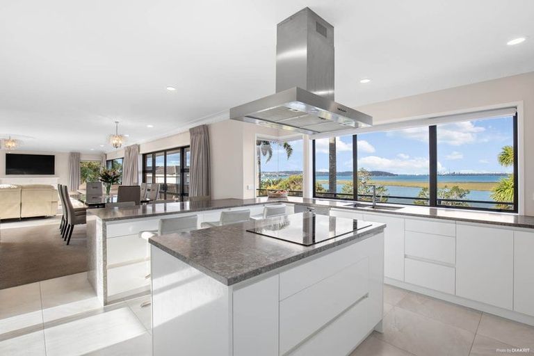 Photo of property in 51 Renoir Street, West Harbour, Auckland, 0618