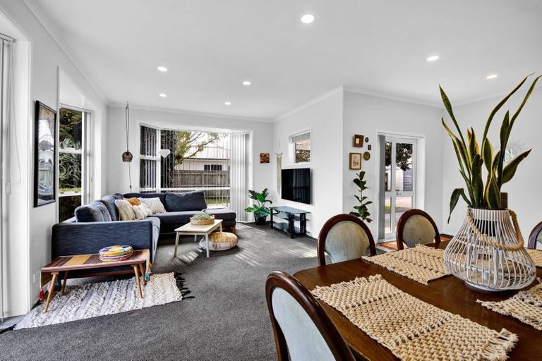 Photo of property in 143 Mangorei Road, Merrilands, New Plymouth, 4312