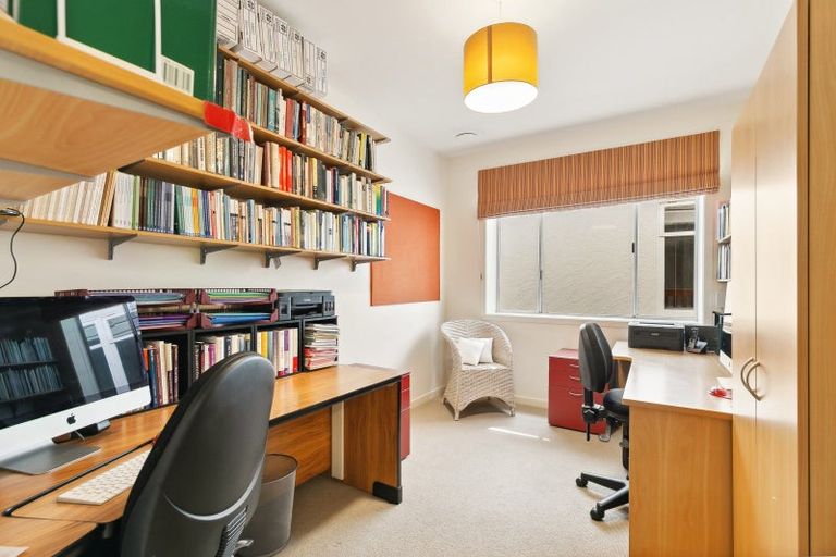 Photo of property in 122 Maida Vale Road, Roseneath, Wellington, 6011