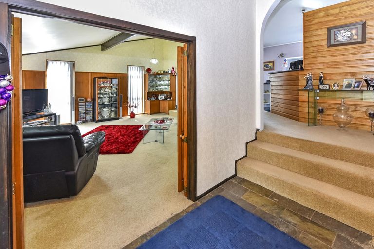 Photo of property in 17 Gleneagles Grove, Wattle Downs, Auckland, 2103