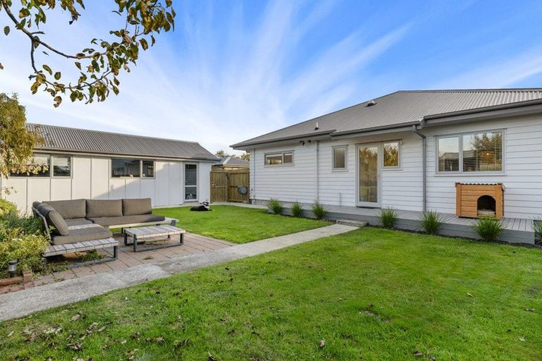 Photo of property in 36 Stapletons Road, Richmond, Christchurch, 8013