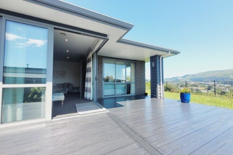 Photo of property in 32 Sumner Terrace, Aotea, Porirua, 5024