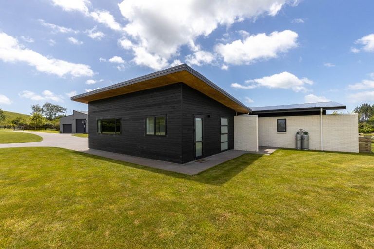 Photo of property in 13 Thomason Road, Egmont Village, New Plymouth, 4371