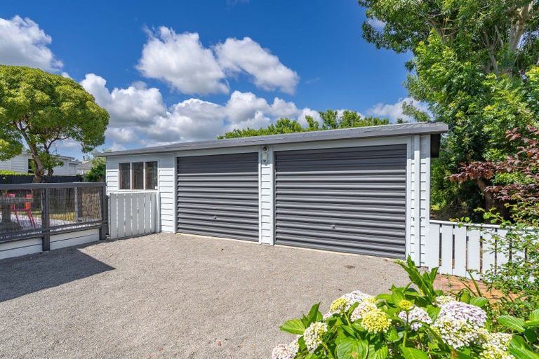 Photo of property in 14 Grey Street, Martinborough, 5711