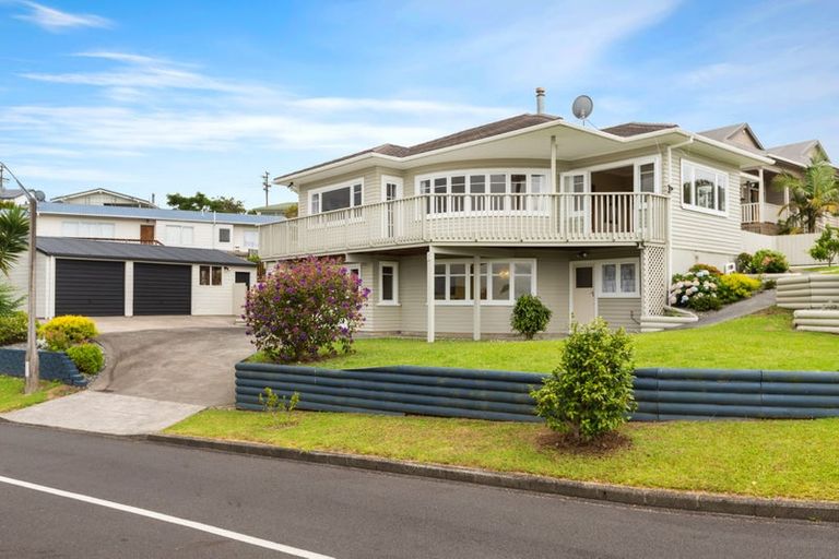 Photo of property in 1 Rubens Lane, West Harbour, Auckland, 0618