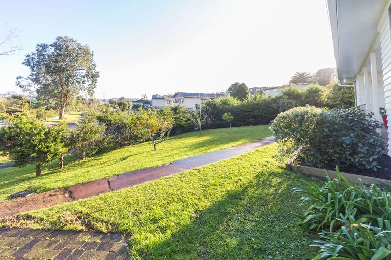 Photo of property in 12 St Catherine Crescent, West Harbour, Auckland, 0618