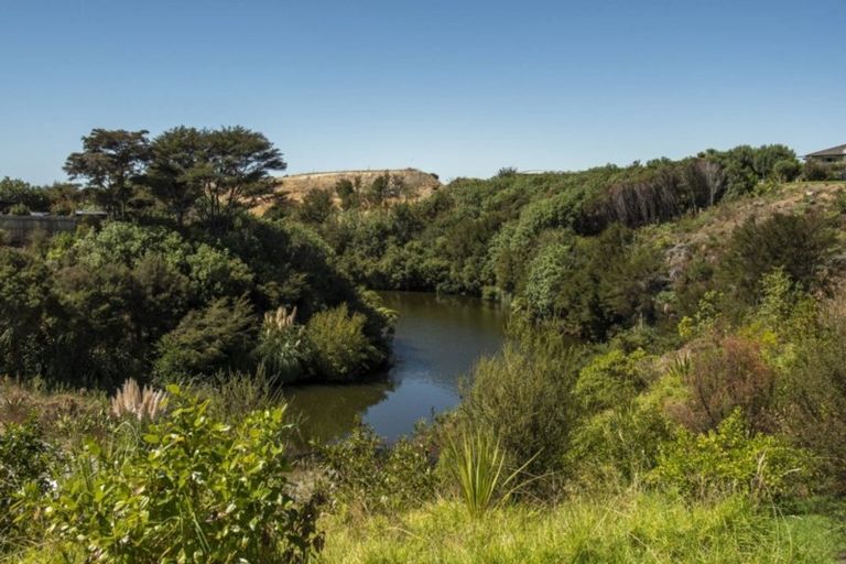 Photo of property in 22 Lakeside Terrace, Omokoroa, 3114