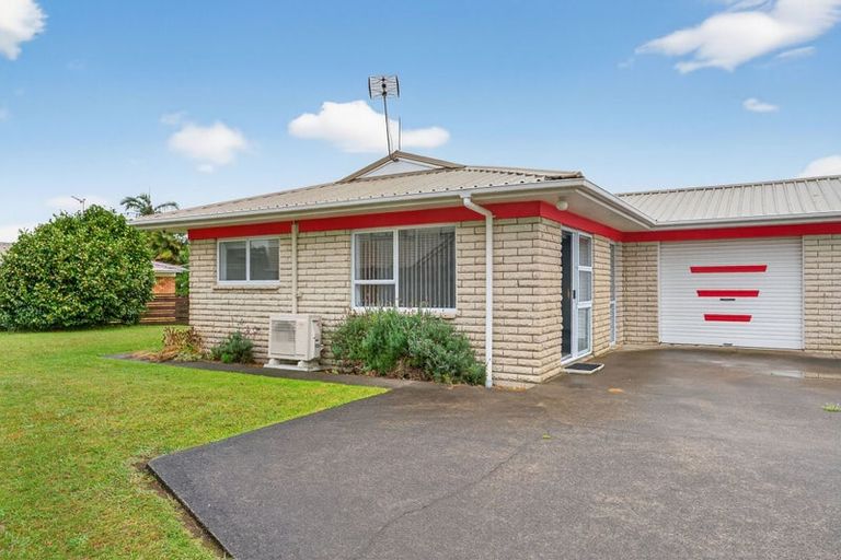 Photo of property in 41 Edgewater Parade, Waiuku, 2123