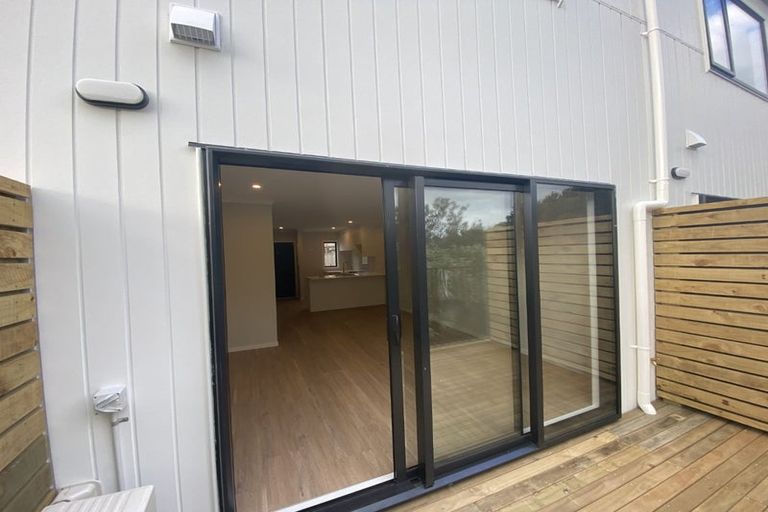 Photo of property in 2/125b Metcalfe Road, Ranui, Auckland, 0612