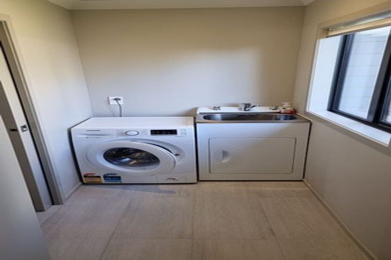 Photo of property in 25 Brindle Way, Newlands, Wellington, 6037