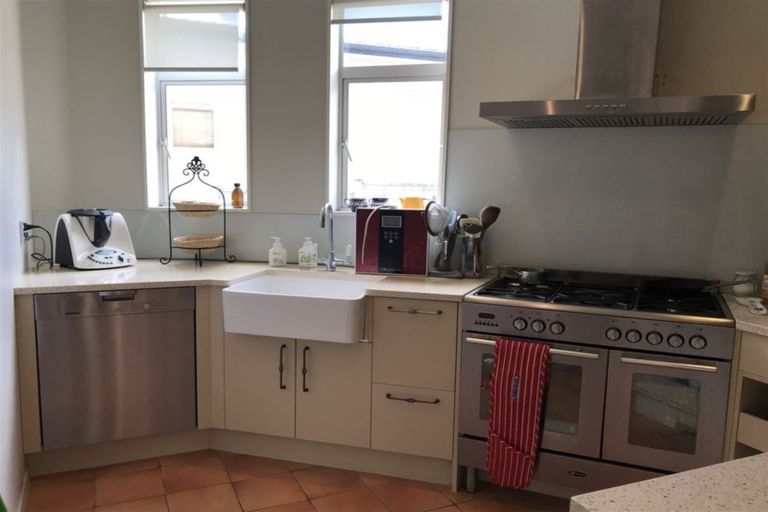 Photo of property in 11 Lismore Way, Oteha, Auckland, 0632