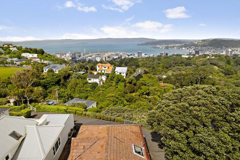 Photo of property in 26 Harbour View Road, Northland, Wellington, 6012